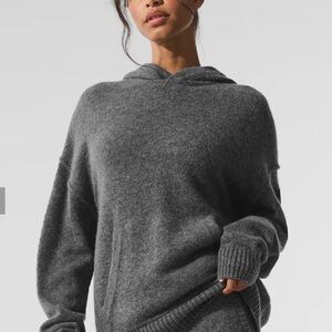 Alo Yoga Women’s Platinum Grey Cashmere New Class Hoodie - U3047R